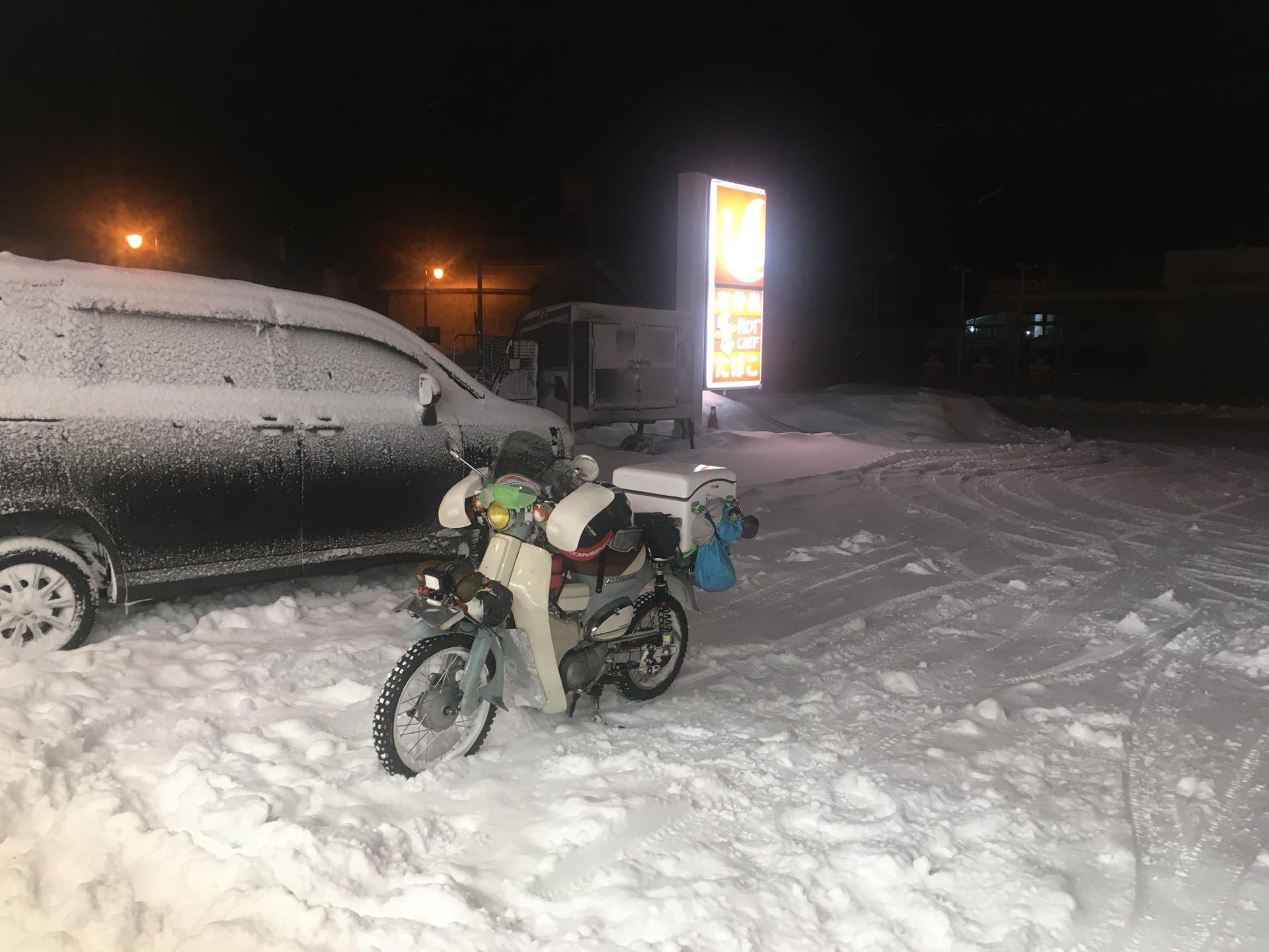 雪道のコンビニで一休み